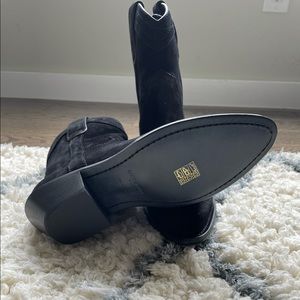 Saint laurent Eastwood 45 Boots Brand New Never worn.